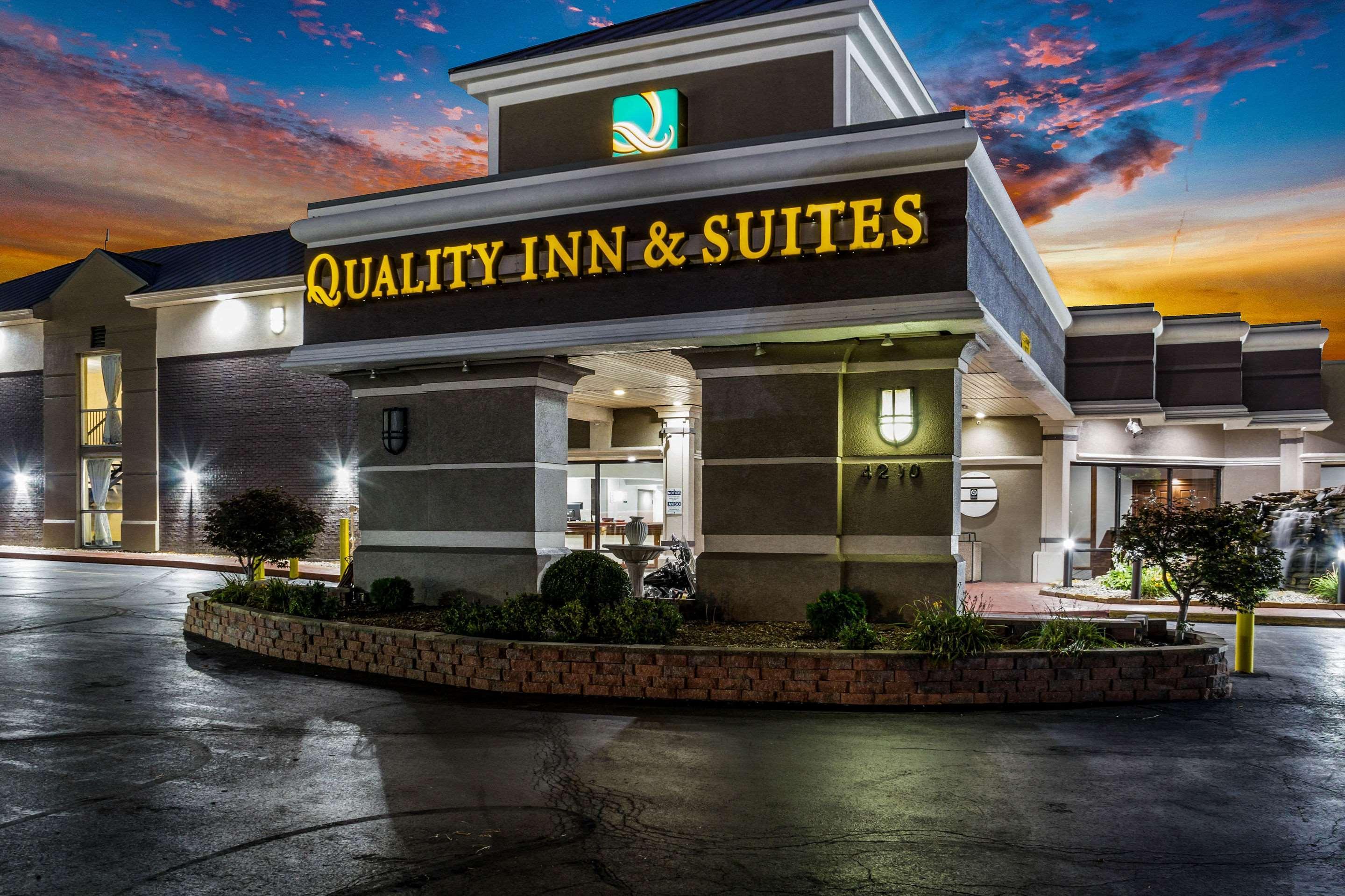 Quality Inn & Suites Kansas City - Independence I-70 East Exterior photo