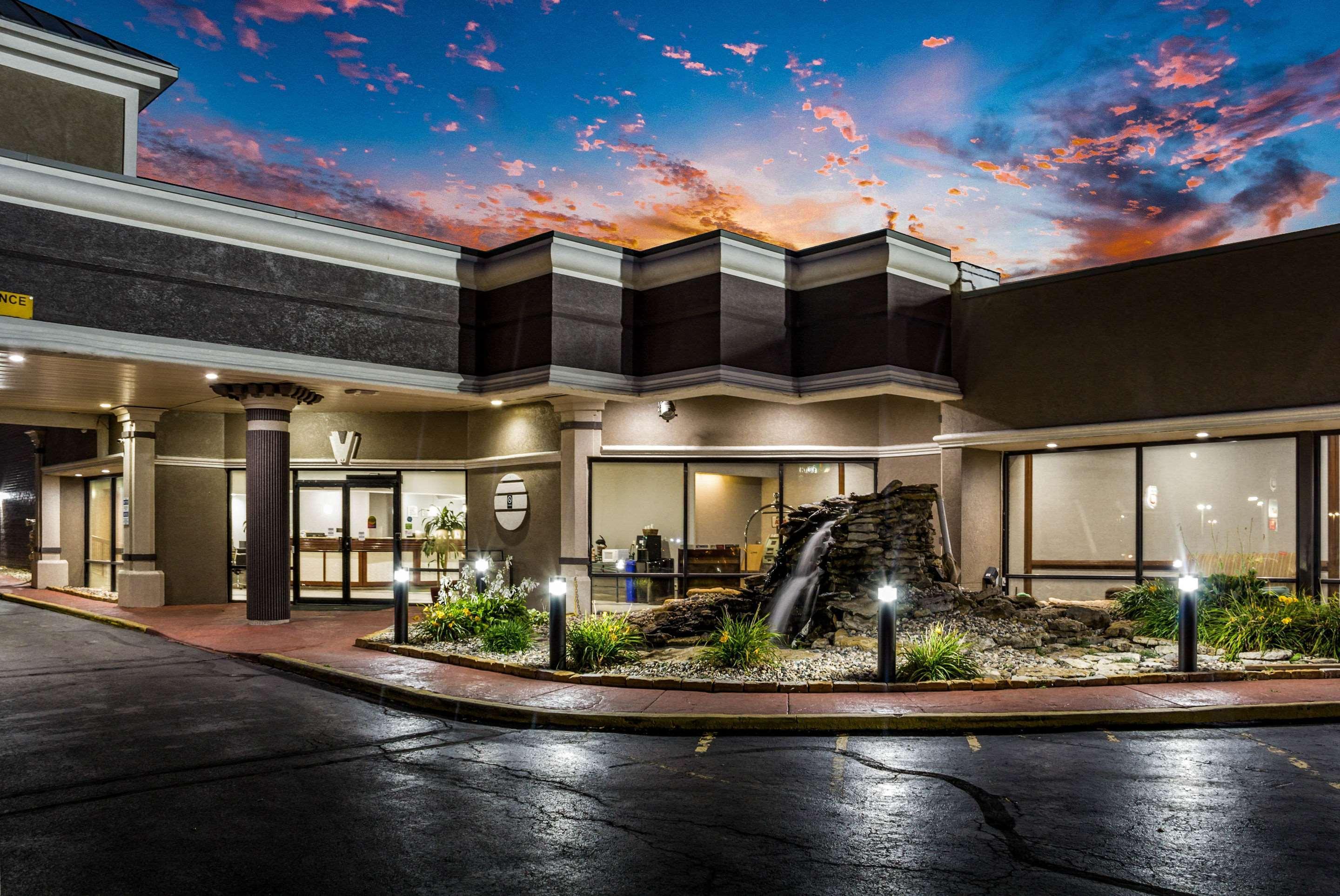 Quality Inn & Suites Kansas City - Independence I-70 East Exterior photo