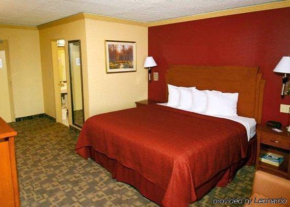 Quality Inn & Suites Kansas City - Independence I-70 East Room photo